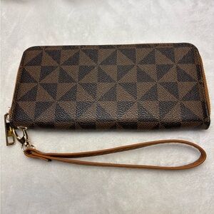 Chic Geometric Wristlet Wallet
